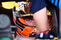Verstappen vládne na domácí trati Red Bullu. Po sprintu vyhrál i kvalifikaci