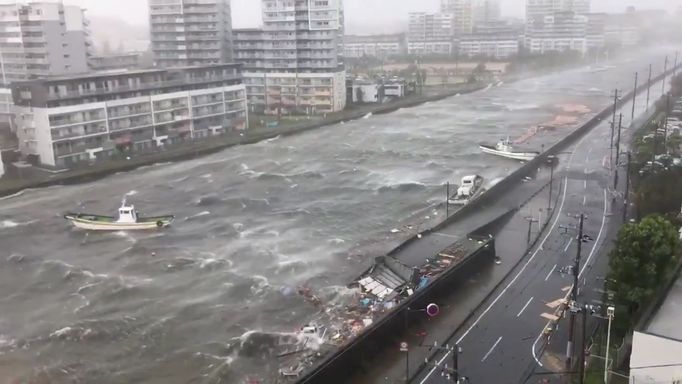 Tajfun Jebi zasáhl Japonsko. Září 2018.