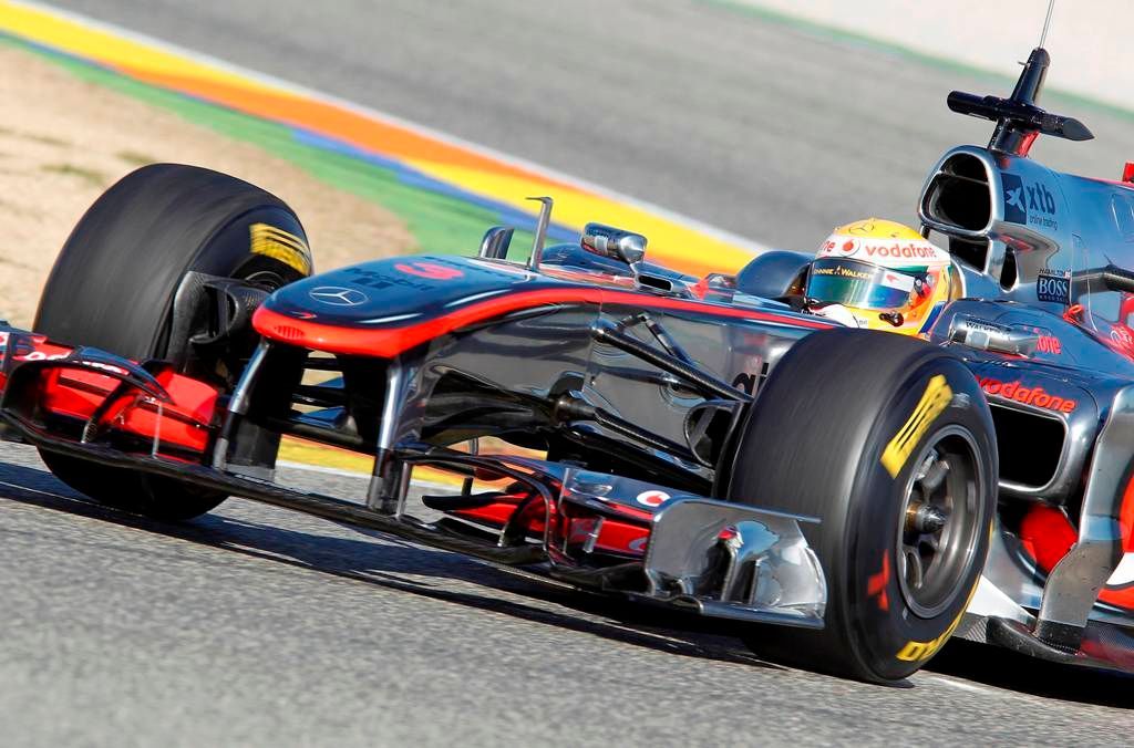 Testy F1 ve Valencii: Hamilton