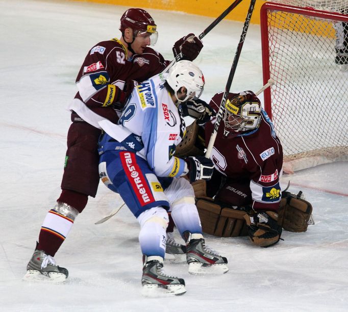 Hokej, extraliga, Sparta - Kometa Brno: Radek Philipp (52) a Marek Pinc - Radek Dlouhý