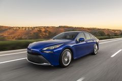 Poslední hřebíček do rakve. "Auto je tikající vodíková bomba," žalují majitelé Toyotu