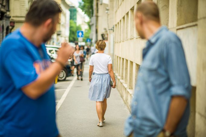 Pohvizdování na ulici