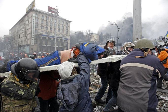 ATTENTION EDITORS - VISUAL COVERAGE OF SCENES OF INJURY OR DEATH - Anti-government protesters carry an injured man on a stretcher in Independence Square in Kiev February