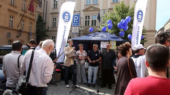 Happening Stop vládě před ministerstvem školství