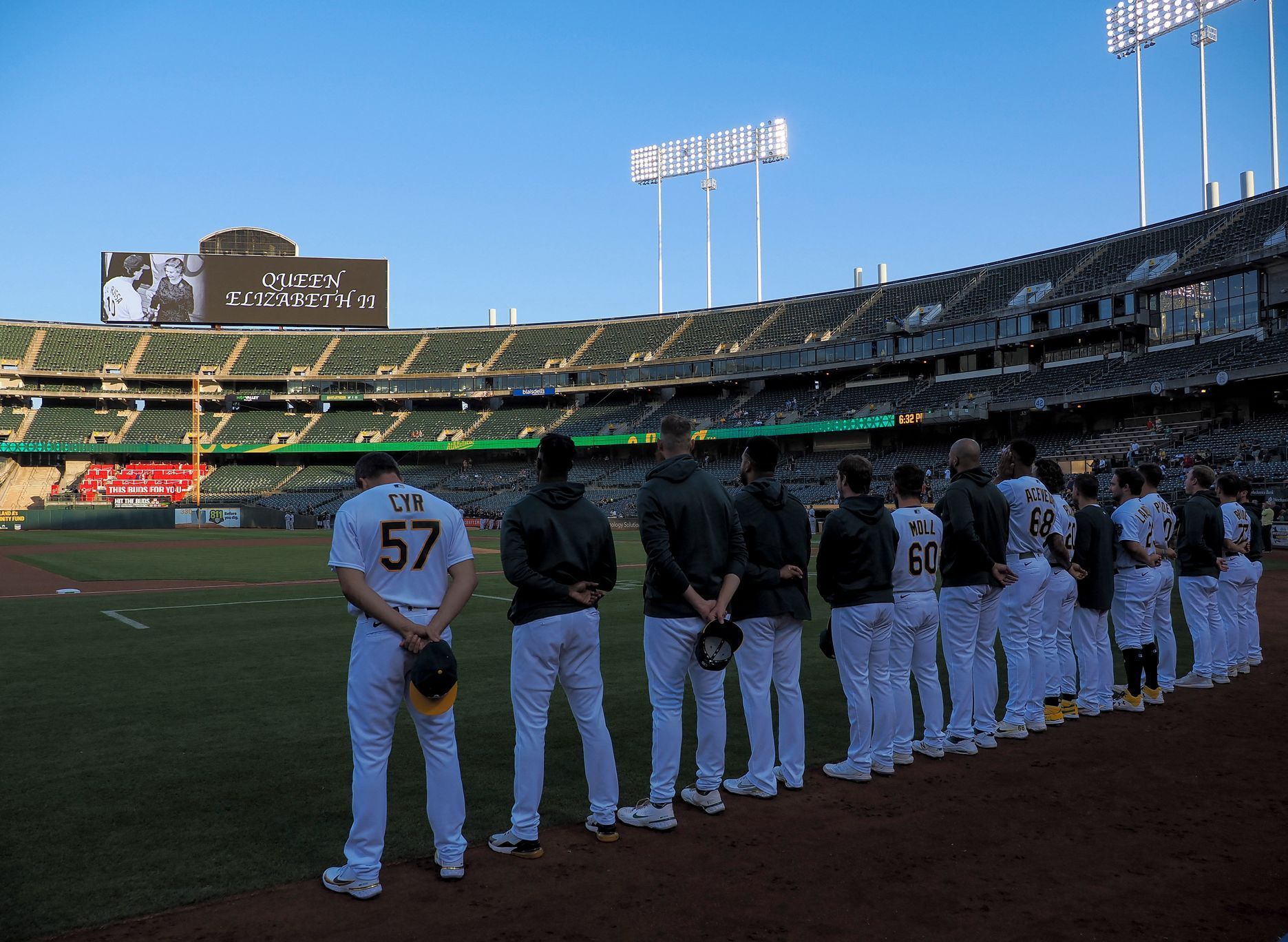 Vzpomínka na britskou královnu Alžbětu II.: zápas MLB v Oaklandu