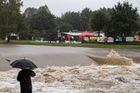 Extrémní deště v části Česka zvedly hladiny toků. Pršet má dál, varuje výstraha