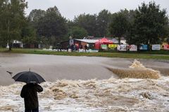 Extrémní deště v části Česka zvedly hladiny toků. Pršet má dál, varuje výstraha
