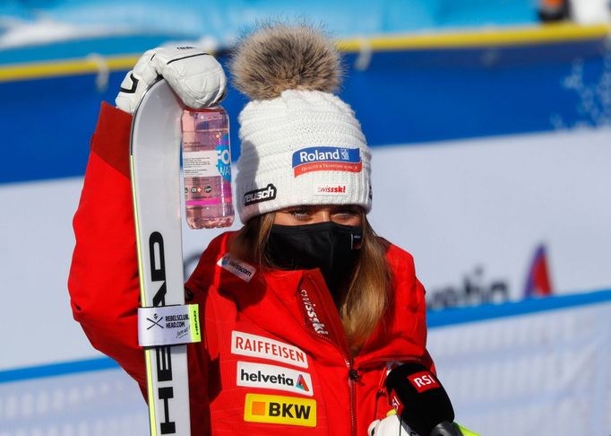 Corinne Suterová v cíli super-G na MS 2021