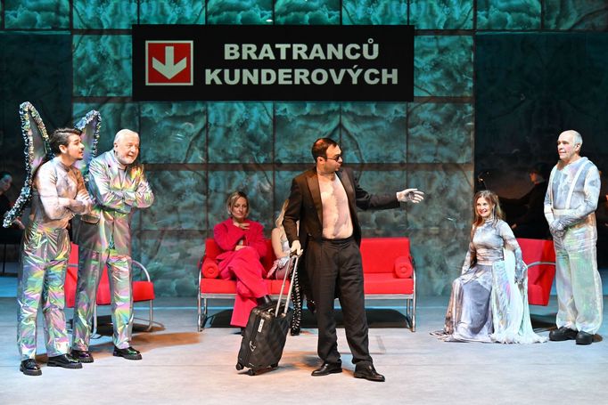 Jakub Svojanovský, Vladimír Krátký, Anna Polívková, Roman Blumaier v roli Petra Bohatého, Jana Štvrtecká a Jan Grygar.