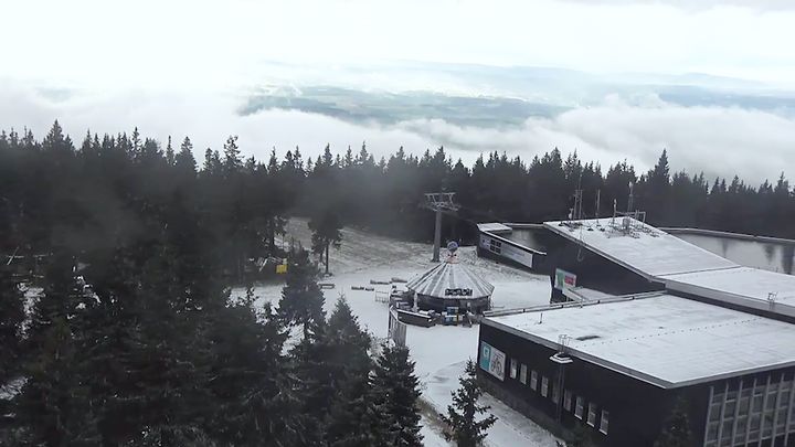 Na hřebenech hor se udržely první sněhové vločky. Lysá hora hlásí až 3 cm sněhu; Zdroj foto: Holidayinfo.cz