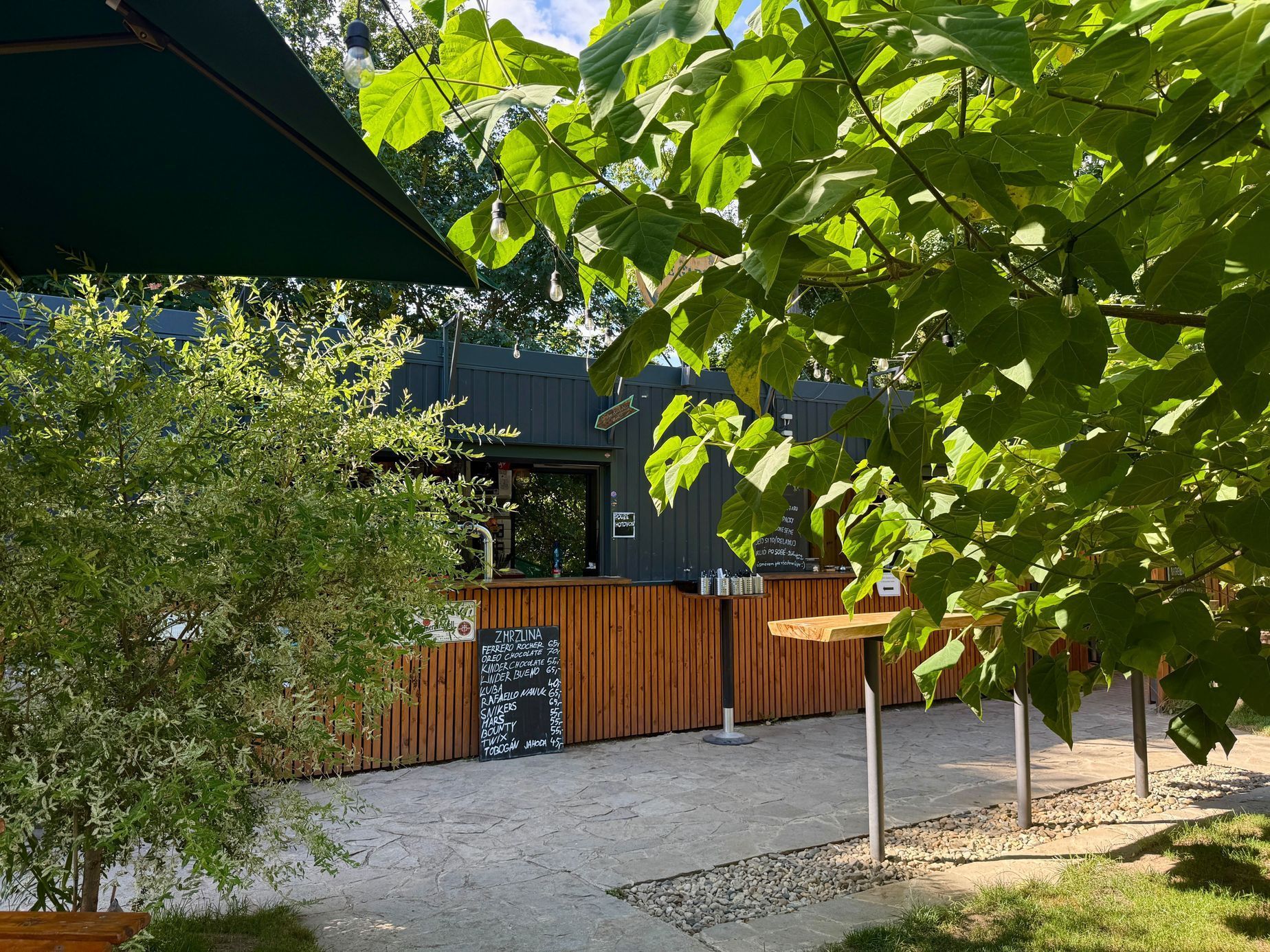 The Garden, bistro, jídlo, Srbsko, příroda, zahrada