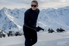 Bond zaútočil na britská kina. Slavnostní premiéry se zúčastnil i princ William s Kate