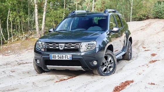 Nejlevnějším SUV s pohonem předních kol na českém trhu je Suzuki Ignis, ale stačí si připlatit 9000 Kč a můžete mít větší Duster.