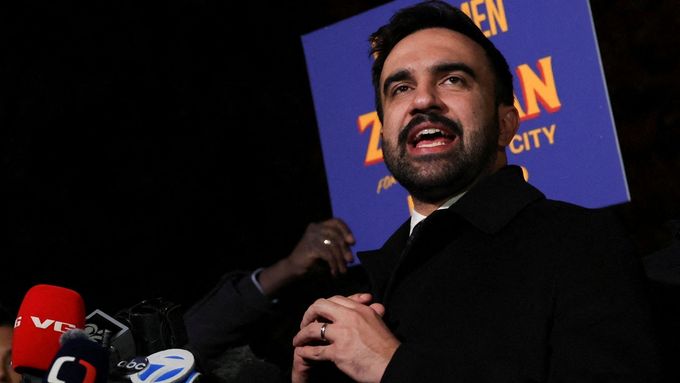 Zohran Mamdani, demokratický kandidát na starostu New Yorku klade mimo jiné  důraz na zlepšení dostupnosti bydlení.