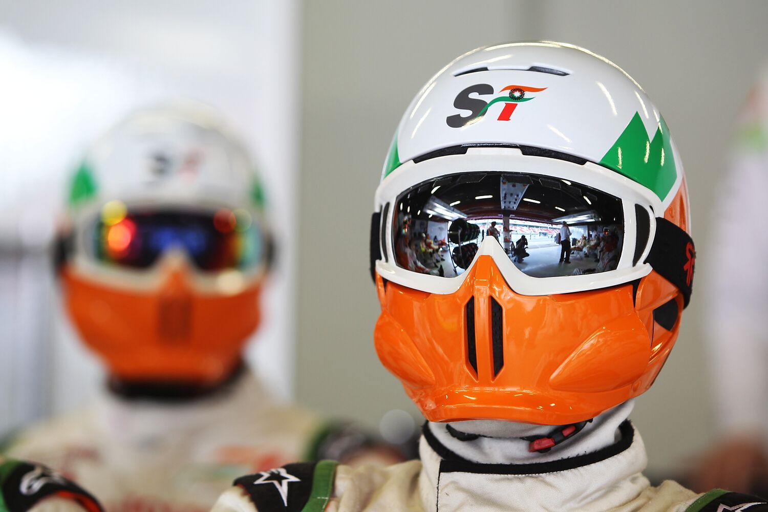 Force India, helmy mechaniků