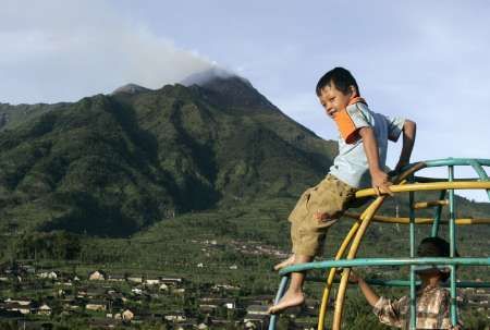 Merapi chrlí lávu