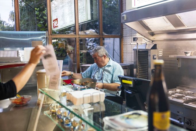 Volby v západoněmeckých Cáchách. Na snímku oblíbená řecká taverna Armina Lascheta.