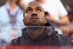 Raper Kanye West nesmí na Twitter a Instagram, psal na nich antisemitské komentáře