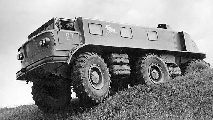 Sovětské automobilové monstrum pro jízdu na Sibiři. ZiL E167 měl spotřebu sto na sto; Zdroj foto: ZiL