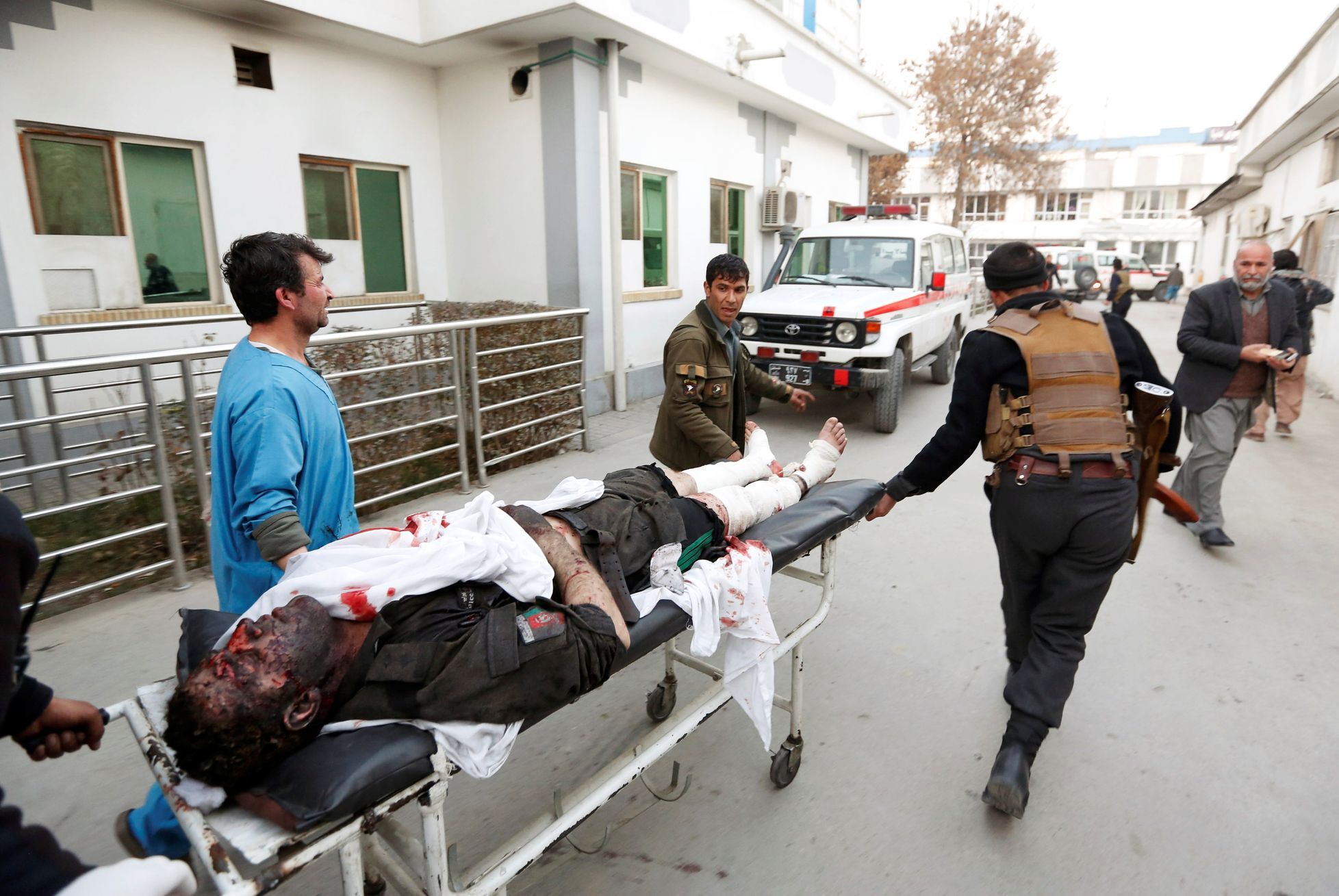 Zranění po sebevražedném útoku v Kábulu, leden 2017