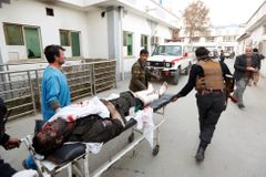 Afghánistán zasáhly čtyři pumové útoky. Zemřelo kolem 50 lidí, mezi zraněnými je velvyslanec emirátů