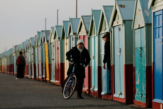 Promenáda na pláži v Brightonu na jihu Anglie 16. prosince 2014.