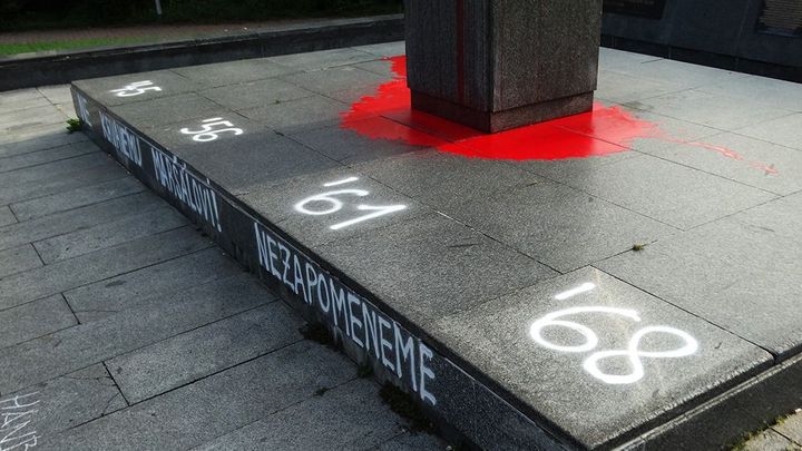 Lidé čistili dejvickou sochu maršála Koněva. Akce radnice to nebyla, řekl mluvčí