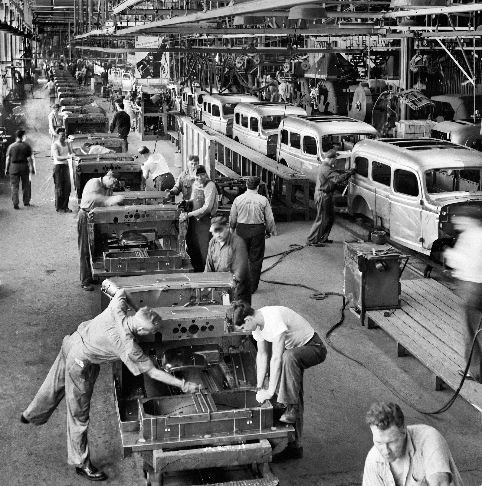 Fotogalerie / Před 115 lety byla podepsána smlouva o zřízení továrny na automobily Praga
