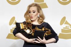 Adele sesadila v Británii legendární Thriller