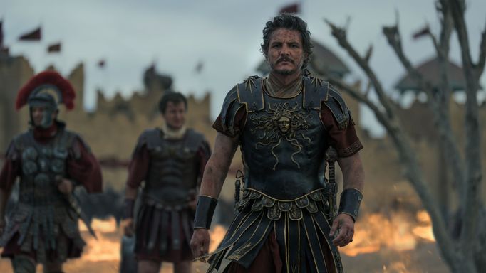 Pedro Pascal jako generál Akacius.