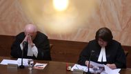 Verdikt soudu bude důležitý i pro další stížnosti na vládní zákony - třeba na stížnost na krácení podpory stavebního spoření.