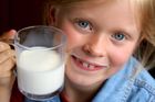 Školáci dostanou mléko zdarma, oznámil Jurečka. Stát za to zaplatí 670 milionů korun ročně