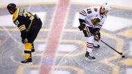 Ještě před samotným zápasem se všichni - včetně fotografů - nejvíce všímali v pátém duelu zraněných elitních centrů - bostonského Patrice Bergerona a chicagského Jonathana Toewse. Především druhý jmenovaný pak byl klíčovou postavou duelu.