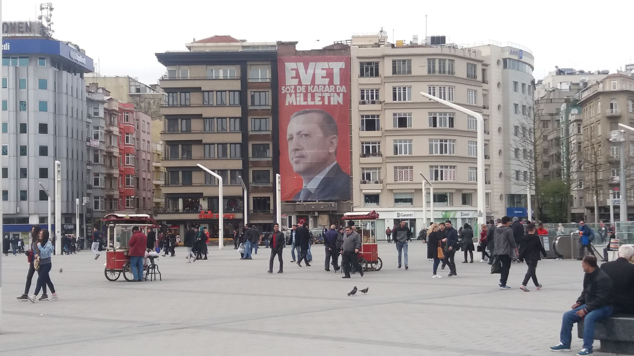 Kampaň pro změny ústavy před referendem v Turecku.