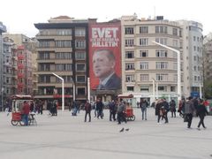 Kampaň pro změny ústavy před referendem v Turecku.