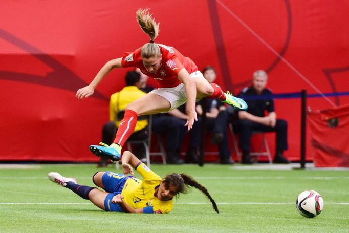 MS žen 2015, Švýcarsko-Ekvádor: Ana Maria Crnogorcevicová (13) - Nancy Aguilarová (3)