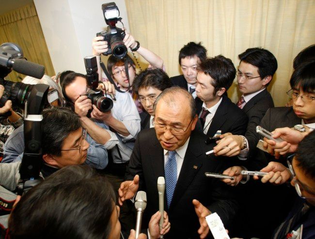 Šéf Toshiby Atsutoši Nišida na tiskové konferenci