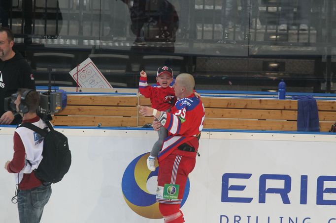 KHL, 6. finále, Lev-Magnitogorsk: Martin Ševc se synem