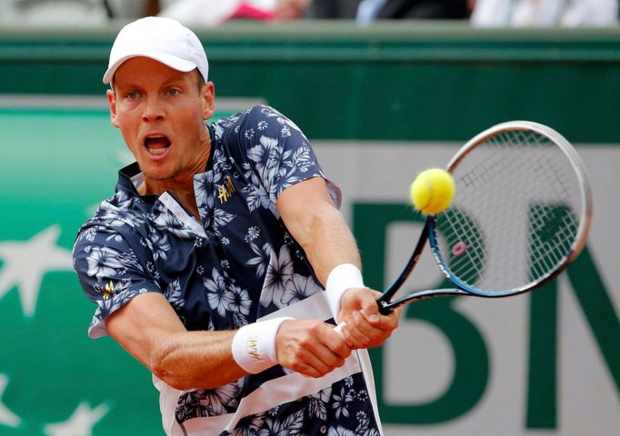 Tomas Berdych of the Czech Republic returns the ball to Ernests Gulbis of Latvia during their men's quarter final match at the French Open Tennis tournament at the Roland