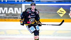 Český hokejový obránce Jakub Krejčík v dresu finského Kärpätu Oulu
