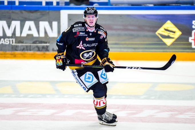 Český hokejový obránce Jakub Krejčík v dresu finského Kärpätu Oulu.