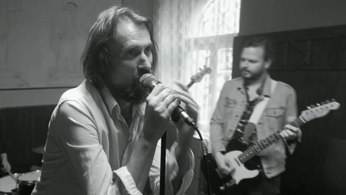 Videoklip k singlu Povodí Ohře nazvanému Stará zem natočil Tomáš Bláha.