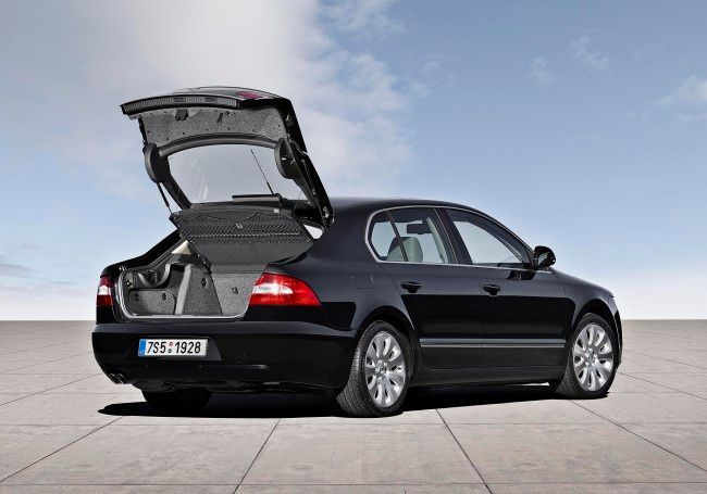 Nová Škoda Superb unikátní otevírání kufru