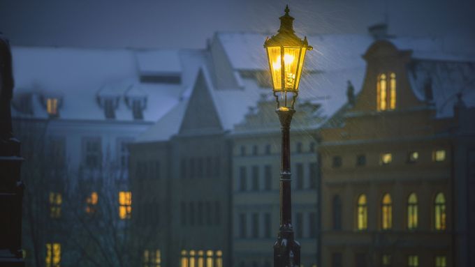 Zasněžená Praha. Připomeňte si její tiché kouzlo na snímcích Richarda Horáka