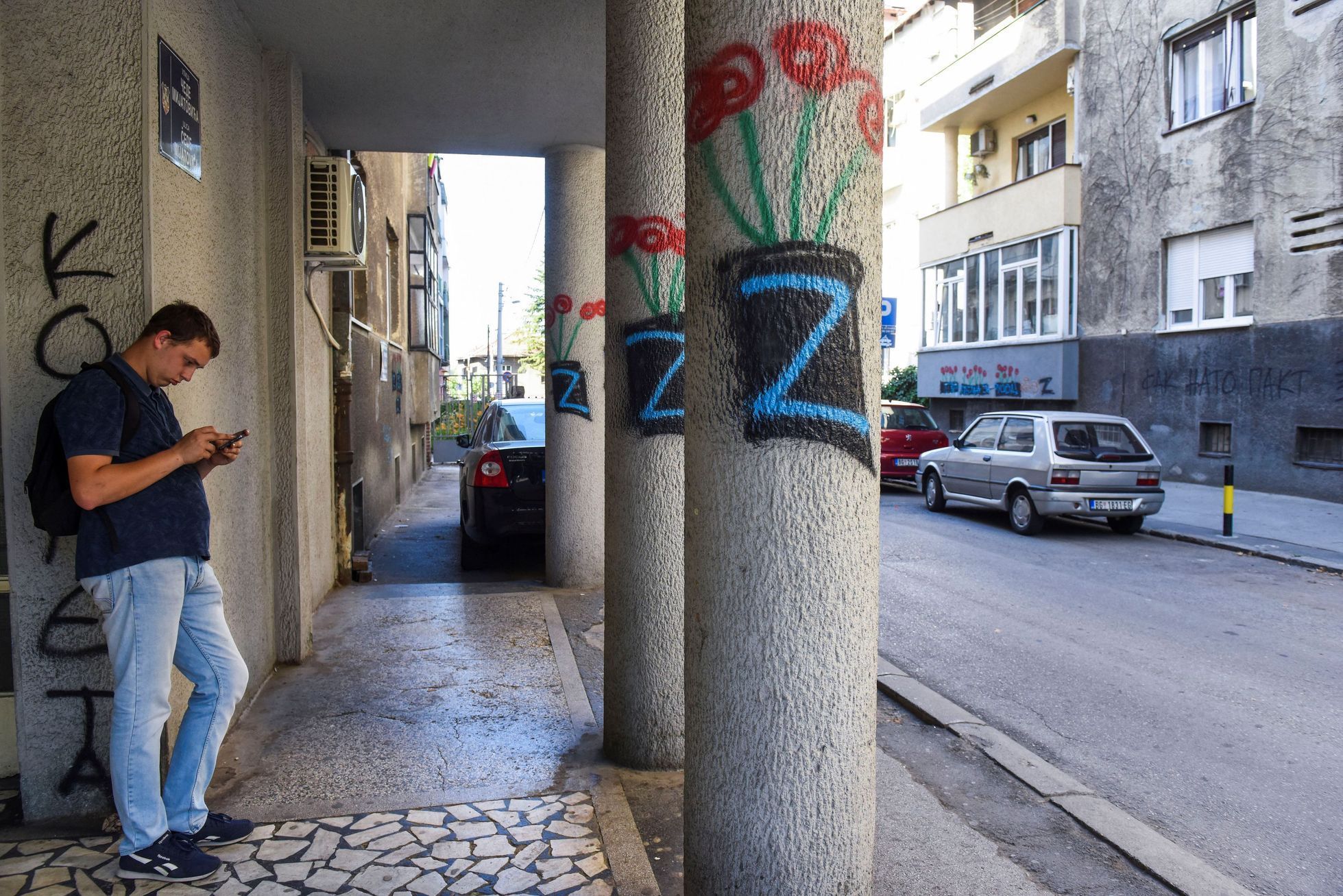 Písmena Z na ulici v Bělehradě.