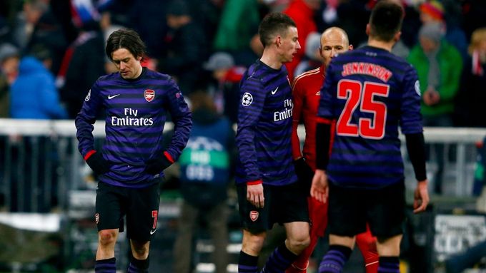 Zklamaný Tomáš Rosický po vyřazení Arsenalu z Ligy mistrů. Na postup nestačilo ani vítězství 2:0 na hřišti Bayernu Mnichov.