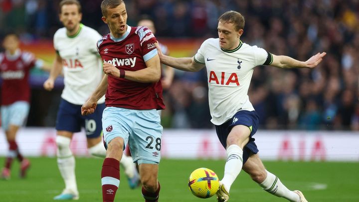 Tottenham - West Ham 1:0. Favorit vede, gólové mlčení přerušil Emerson Royal; Zdroj foto: Reuters