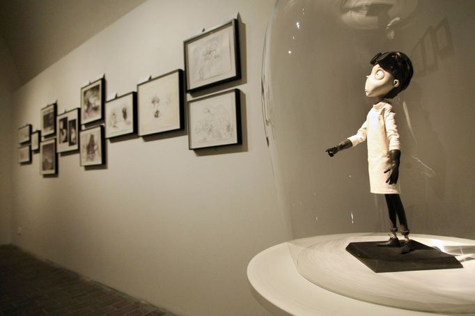 Snímek z pražské výstavy děl Tima Burtona v roce 2014.