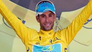 Ve žlutém trikotu momentálně jezdí Vincenzo Nibali z Astany. Na druhého Alejandra Valverdeho má náskok 4 minuty a 37 sekund.