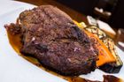 Z polského masa steak neuděláte, říká restaurace. Po ministrovi chce jména podvodníků